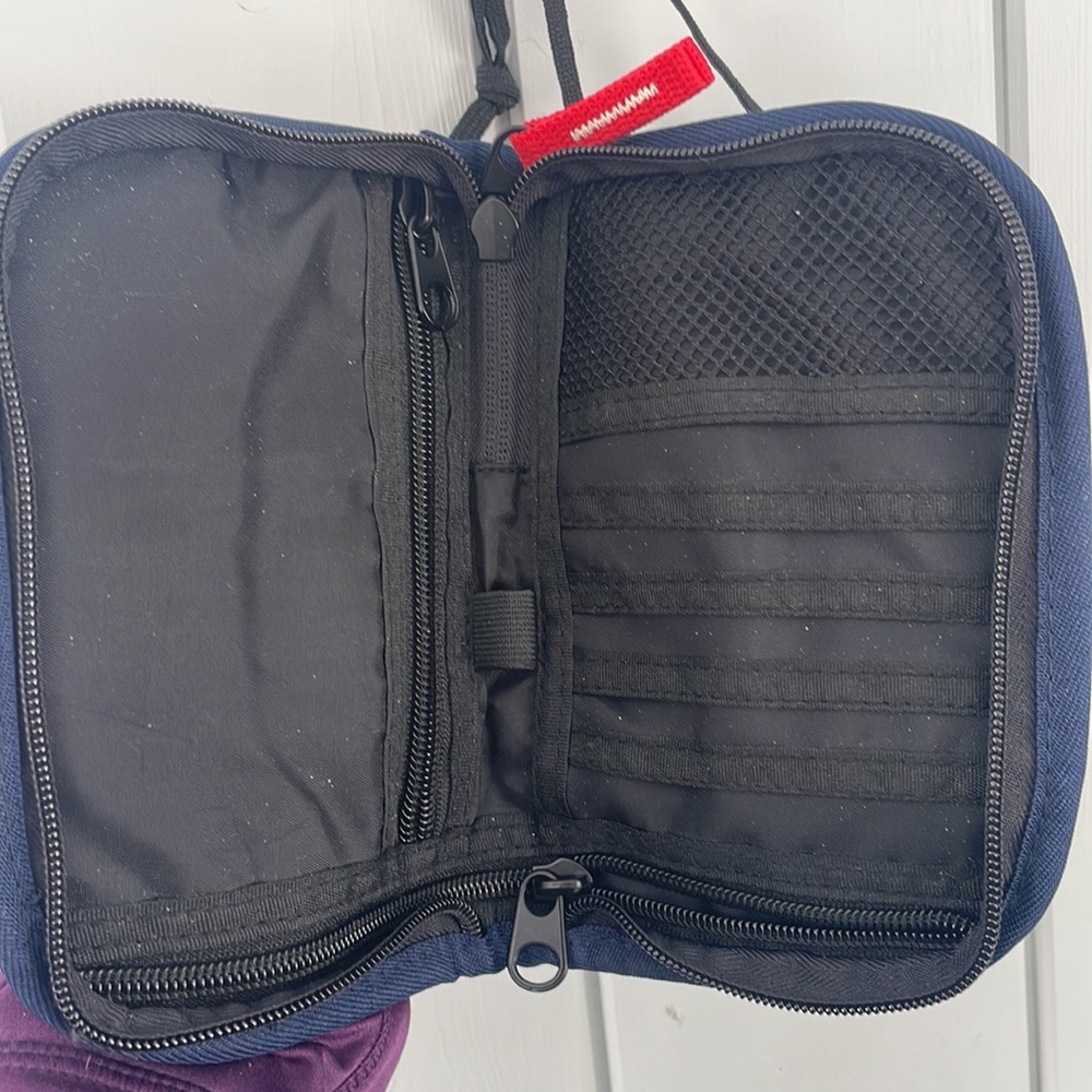 Roots Crossbody Wallet Bag Purse - Picture 5 of 9